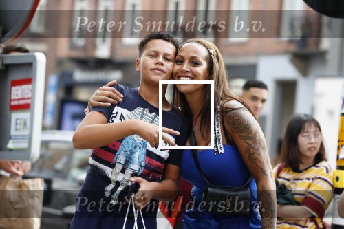 Amsterdam 31 oktober 2019
Glennis Grace met zoon Antony en een vriendje op de pc hooftstraat.