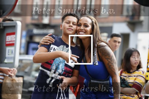 Amsterdam 31 oktober 2019
Glennis Grace met zoon Antony en een vriendje op de pc hooftstraat.