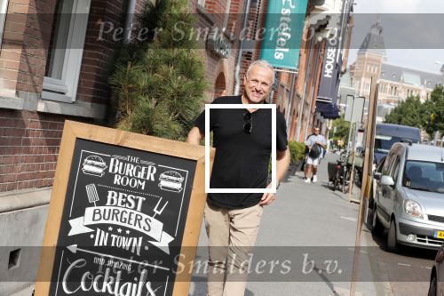 Amsterdam 21 augustus 2019
Gordon net terug uit afkickkliniek arriveert bij zijn zaak en huis in Amsterdam zuid.
Gordon is ook ruim 8 kg afgevallen.