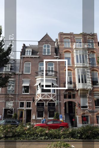 Amsterdam 21 augustus 2019
Gordon net terug uit afkickkliniek arriveert bij zijn zaak en huis in Amsterdam zuid.
Gordon is ook ruim 8 kg afgevallen.