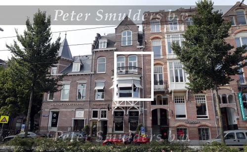 Amsterdam 21 augustus 2019
Gordon net terug uit afkickkliniek arriveert bij zijn zaak en huis in Amsterdam zuid.
Gordon is ook ruim 8 kg afgevallen.