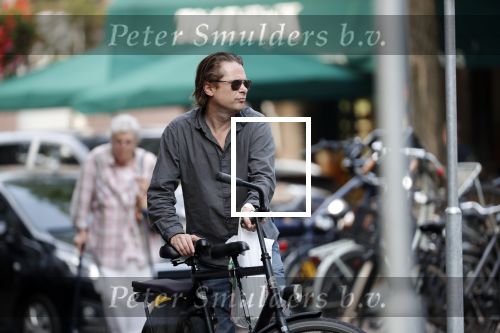 Amsterdam 28 augustus 2019
Hans Teeuwen doet op de fiets boodschappen in Amsterdam zuid.
