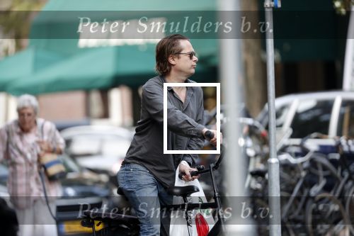 Amsterdam 28 augustus 2019
Hans Teeuwen doet op de fiets boodschappen in Amsterdam zuid.