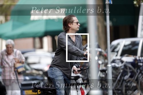 Amsterdam 28 augustus 2019
Hans Teeuwen doet op de fiets boodschappen in Amsterdam zuid.