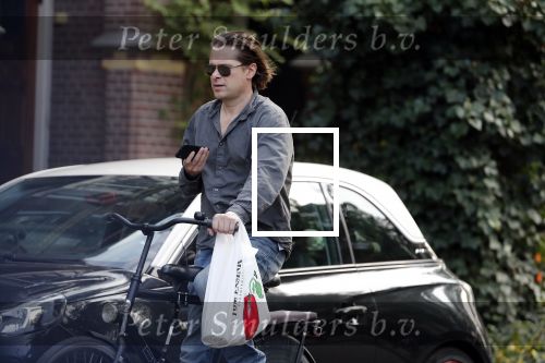 Amsterdam 28 augustus 2019
Hans Teeuwen doet op de fiets boodschappen in Amsterdam zuid.