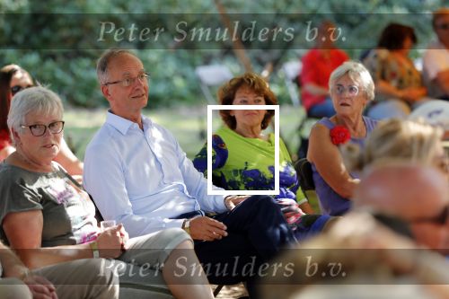Diepenheim 24 augustus 2019
Wibi Soerjadi geeft tuinconcert in de tuin van zijn huis. Henk kamp met zijn vrouw