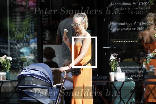 Amsterdam 23 augustus 2019
Kimberley Klaver met haar vriend Michel van den Bergh en zijn kinderen . Ze hebben net ook samen een kindje gekregen.