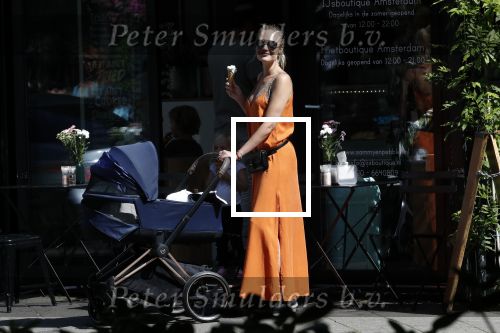 Amsterdam 23 augustus 2019
Kimberley Klaver met haar vriend Michel van den Bergh en zijn kinderen . Ze hebben net ook samen een kindje gekregen.