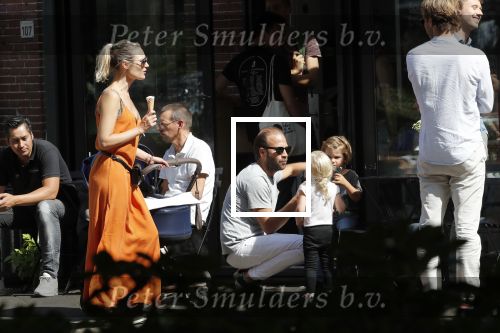 Amsterdam 23 augustus 2019
Kimberley Klaver met haar vriend Michel van den Bergh en zijn kinderen . Ze hebben net ook samen een kindje gekregen.
