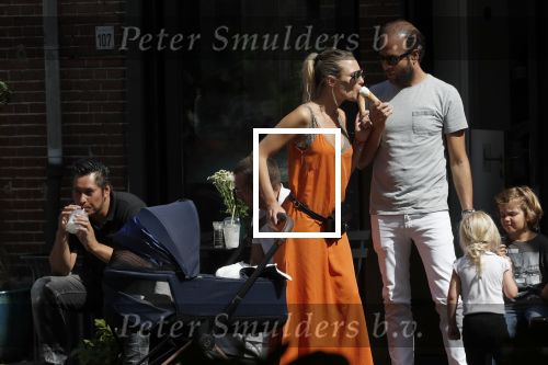 Amsterdam 23 augustus 2019
Kimberley Klaver met haar vriend Michel van den Bergh en zijn kinderen . Ze hebben net ook samen een kindje gekregen.