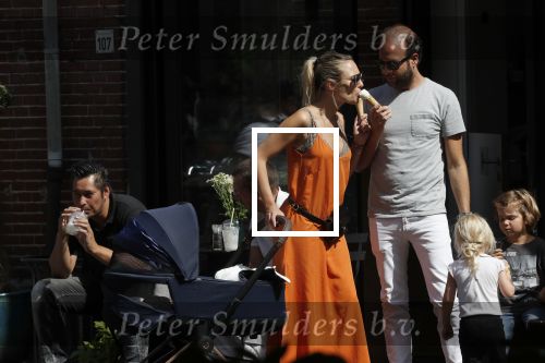 Amsterdam 23 augustus 2019
Kimberley Klaver met haar vriend Michel van den Bergh en zijn kinderen . Ze hebben net ook samen een kindje gekregen.