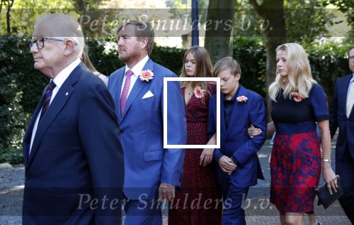 Den Haag 22 augustus 2019
Afscheidsdienst voor prinses Christina op paleis Noordeinde en de koninklijke stallen.
Aanwezig haar Kinderen Bernardo, Nicolas en Juliana alsmede prinses Beatrix prinses Irene prinses Margriet mr Pieter v Vollenhoven Koning Willem Alexander koningin Maxima prinses Mabel prins Constantijn Prinses laurentien en hun kinderen Leonore Claus Casimir Eloise   Prins Carlos  prinses Annemarie prinses Viktoria  Prins Jaime Prinses Carolina met man Albert Brenninkmeijer prinses Margarita met man Tjalling ten cate Prins floris en Prinses Aimee Prins Maurits en Prinses Marilene Prins Pieter Christiaan en Prins Bernhard jr.
