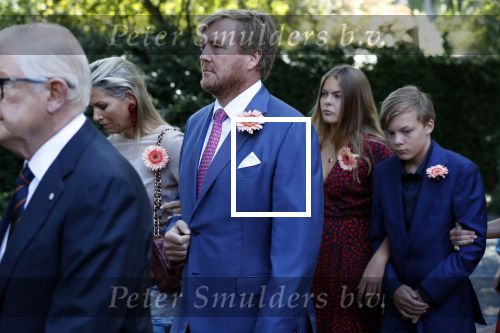 Den Haag 22 augustus 2019
Afscheidsdienst voor prinses Christina op paleis Noordeinde en de koninklijke stallen.
Aanwezig haar Kinderen Bernardo, Nicolas en Juliana alsmede prinses Beatrix prinses Irene prinses Margriet mr Pieter v Vollenhoven Koning Willem Alexander koningin Maxima prinses Mabel prins Constantijn Prinses laurentien en hun kinderen Leonore Claus Casimir Eloise   Prins Carlos  prinses Annemarie prinses Viktoria  Prins Jaime Prinses Carolina met man Albert Brenninkmeijer prinses Margarita met man Tjalling ten cate Prins floris en Prinses Aimee Prins Maurits en Prinses Marilene Prins Pieter Christiaan en Prins Bernhard jr.
