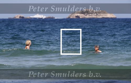 Ibiza 17 augustus 2019
Mieke v d Weij met haar man in zee bij Coco Beach.