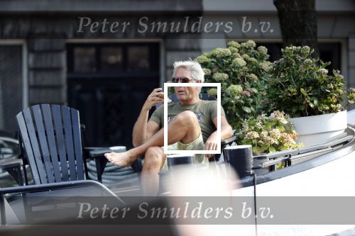 Amsterdam 27 augustus 2019
Mike Kesseler ( vriend Sandra Schuurhof) op zijn woonark