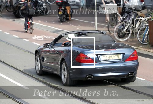 Amsterdam 31 augustus 2019
Oscar Hammerstein doet met zijn mercedes SL 600 cabrio boodschappen.
