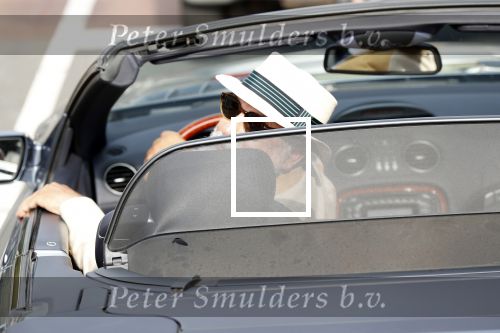 Amsterdam 31 augustus 2019
Oscar Hammerstein doet met zijn mercedes SL 600 cabrio boodschappen.