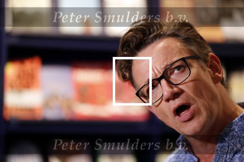 Amsterdam 21 augustus 2019
Boekpresentatie Inge Ipenburg. Tim Akkerman ontvangt het eerste exemplaar.
Paul Groot