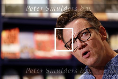 Amsterdam 21 augustus 2019
Boekpresentatie Inge Ipenburg. Tim Akkerman ontvangt het eerste exemplaar.
Paul Groot