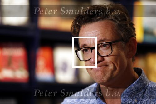 Amsterdam 21 augustus 2019
Boekpresentatie Inge Ipenburg. Tim Akkerman ontvangt het eerste exemplaar.
Paul Groot