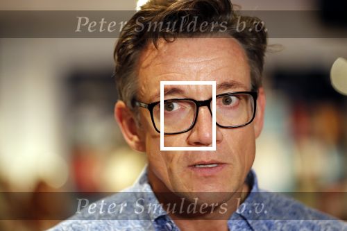 Amsterdam 21 augustus 2019
Boekpresentatie Inge Ipenburg. Tim Akkerman ontvangt het eerste exemplaar.
Paul Groot