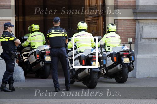 Den Haag 22 augustus 2019
Afscheidsdienst voor prinses Christina op paleis Noordeinde en de koninklijke stallen.
Aanwezig haar Kinderen Bernardo, Nicolas en Juliana alsmede prinses Beatrix prinses Irene prinses Margriet mr Pieter v Vollenhoven Koning Willem Alexander koningin Maxima prinses Mabel prins Constantijn Prinses laurentien en hun kinderen Leonore Claus Casimir Eloise   Prins Carlos  prinses Annemarie prinses Viktoria  Prins Jaime Prinses Carolina met man Albert Brenninkmeijer prinses Margarita met man Tjalling ten cate Prins floris en Prinses Aimee Prins Maurits en Prinses Marilene Prins Pieter Christiaan en Prins Bernhard jr. politie bij koninklijke stallen