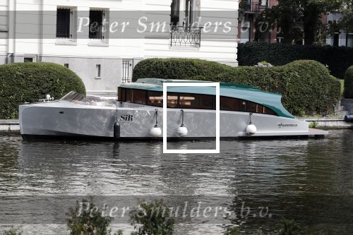 Amsterdam 28 augustus 2019
De nieuwe WATERDREAM boot van prins Bernhard Jr achter zijn huis.
