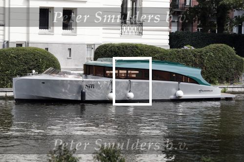 Amsterdam 28 augustus 2019
De nieuwe WATERDREAM boot van prins Bernhard Jr achter zijn huis.