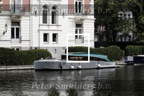 Amsterdam 28 augustus 2019
De nieuwe WATERDREAM boot van prins Bernhard Jr achter zijn huis.