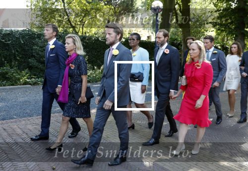 Den Haag 22 augustus 2019
Afscheidsdienst voor prinses Christina op paleis Noordeinde en de koninklijke stallen.
Aanwezig haar Kinderen Bernardo, Nicolas en Juliana alsmede prinses Beatrix prinses Irene prinses Margriet mr Pieter v Vollenhoven Koning Willem Alexander koningin Maxima prinses Mabel prins Constantijn Prinses laurentien en hun kinderen Leonore Claus Casimir Eloise   Prins Carlos  prinses Annemarie prinses Viktoria  Prins Jaime Prinses Carolina met man Albert Brenninkmeijer prinses Margarita met man Tjalling ten cate Prins floris en Prinses Aimee Prins Maurits en Prinses Marilene Prins Pieter Christiaan en Prins Bernhard jr.