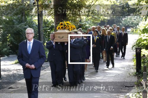 Den Haag 22 augustus 2019
Afscheidsdienst voor prinses Christina op paleis Noordeinde en de koninklijke stallen.
Aanwezig haar Kinderen Bernardo, Nicolas en Juliana alsmede prinses Beatrix prinses Irene prinses Margriet mr Pieter v Vollenhoven Koning Willem Alexander koningin Maxima prinses Mabel prins Constantijn Prinses laurentien en hun kinderen Leonore Claus Casimir Eloise   Prins Carlos  prinses Annemarie prinses Viktoria  Prins Jaime Prinses Carolina met man Albert Brenninkmeijer prinses Margarita met man Tjalling ten cate Prins floris en Prinses Aimee Prins Maurits en Prinses Marilene Prins Pieter Christiaan en Prins Bernhard jr.