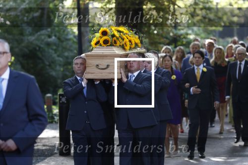 Den Haag 22 augustus 2019
Afscheidsdienst voor prinses Christina op paleis Noordeinde en de koninklijke stallen.
Aanwezig haar Kinderen Bernardo, Nicolas en Juliana alsmede prinses Beatrix prinses Irene prinses Margriet mr Pieter v Vollenhoven Koning Willem Alexander koningin Maxima prinses Mabel prins Constantijn Prinses laurentien en hun kinderen Leonore Claus Casimir Eloise   Prins Carlos  prinses Annemarie prinses Viktoria  Prins Jaime Prinses Carolina met man Albert Brenninkmeijer prinses Margarita met man Tjalling ten cate Prins floris en Prinses Aimee Prins Maurits en Prinses Marilene Prins Pieter Christiaan en Prins Bernhard jr.