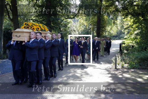 Den Haag 22 augustus 2019
Afscheidsdienst voor prinses Christina op paleis Noordeinde en de koninklijke stallen.
Aanwezig haar Kinderen Bernardo, Nicolas en Juliana alsmede prinses Beatrix prinses Irene prinses Margriet mr Pieter v Vollenhoven Koning Willem Alexander koningin Maxima prinses Mabel prins Constantijn Prinses laurentien en hun kinderen Leonore Claus Casimir Eloise   Prins Carlos  prinses Annemarie prinses Viktoria  Prins Jaime Prinses Carolina met man Albert Brenninkmeijer prinses Margarita met man Tjalling ten cate Prins floris en Prinses Aimee Prins Maurits en Prinses Marilene Prins Pieter Christiaan en Prins Bernhard jr.