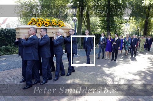 Den Haag 22 augustus 2019
Afscheidsdienst voor prinses Christina op paleis Noordeinde en de koninklijke stallen.
Aanwezig haar Kinderen Bernardo, Nicolas en Juliana alsmede prinses Beatrix prinses Irene prinses Margriet mr Pieter v Vollenhoven Koning Willem Alexander koningin Maxima prinses Mabel prins Constantijn Prinses laurentien en hun kinderen Leonore Claus Casimir Eloise   Prins Carlos  prinses Annemarie prinses Viktoria  Prins Jaime Prinses Carolina met man Albert Brenninkmeijer prinses Margarita met man Tjalling ten cate Prins floris en Prinses Aimee Prins Maurits en Prinses Marilene Prins Pieter Christiaan en Prins Bernhard jr.