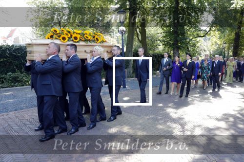 Den Haag 22 augustus 2019
Afscheidsdienst voor prinses Christina op paleis Noordeinde en de koninklijke stallen.
Aanwezig haar Kinderen Bernardo, Nicolas en Juliana alsmede prinses Beatrix prinses Irene prinses Margriet mr Pieter v Vollenhoven Koning Willem Alexander koningin Maxima prinses Mabel prins Constantijn Prinses laurentien en hun kinderen Leonore Claus Casimir Eloise   Prins Carlos  prinses Annemarie prinses Viktoria  Prins Jaime Prinses Carolina met man Albert Brenninkmeijer prinses Margarita met man Tjalling ten cate Prins floris en Prinses Aimee Prins Maurits en Prinses Marilene Prins Pieter Christiaan en Prins Bernhard jr.