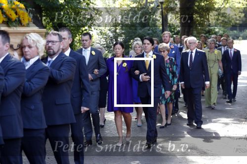 Den Haag 22 augustus 2019
Afscheidsdienst voor prinses Christina op paleis Noordeinde en de koninklijke stallen.
Aanwezig haar Kinderen Bernardo, Nicolas en Juliana alsmede prinses Beatrix prinses Irene prinses Margriet mr Pieter v Vollenhoven Koning Willem Alexander koningin Maxima prinses Mabel prins Constantijn Prinses laurentien en hun kinderen Leonore Claus Casimir Eloise   Prins Carlos  prinses Annemarie prinses Viktoria  Prins Jaime Prinses Carolina met man Albert Brenninkmeijer prinses Margarita met man Tjalling ten cate Prins floris en Prinses Aimee Prins Maurits en Prinses Marilene Prins Pieter Christiaan en Prins Bernhard jr.