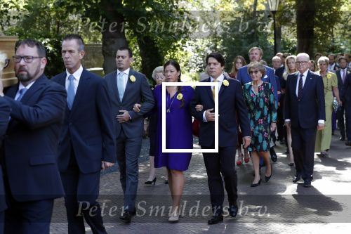 Den Haag 22 augustus 2019
Afscheidsdienst voor prinses Christina op paleis Noordeinde en de koninklijke stallen.
Aanwezig haar Kinderen Bernardo, Nicolas en Juliana alsmede prinses Beatrix prinses Irene prinses Margriet mr Pieter v Vollenhoven Koning Willem Alexander koningin Maxima prinses Mabel prins Constantijn Prinses laurentien en hun kinderen Leonore Claus Casimir Eloise   Prins Carlos  prinses Annemarie prinses Viktoria  Prins Jaime Prinses Carolina met man Albert Brenninkmeijer prinses Margarita met man Tjalling ten cate Prins floris en Prinses Aimee Prins Maurits en Prinses Marilene Prins Pieter Christiaan en Prins Bernhard jr.