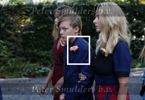 Den Haag 22 augustus 2019
Afscheidsdienst voor prinses Christina op paleis Noordeinde en de koninklijke stallen.
Aanwezig haar Kinderen Bernardo, Nicolas en Juliana alsmede prinses Beatrix prinses Irene prinses Margriet mr Pieter v Vollenhoven Koning Willem Alexander koningin Maxima prinses Mabel prins Constantijn Prinses laurentien en hun kinderen Leonore Claus Casimir Eloise   Prins Carlos  prinses Annemarie prinses Viktoria  Prins Jaime Prinses Carolina met man Albert Brenninkmeijer prinses Margarita met man Tjalling ten cate Prins floris en Prinses Aimee Prins Maurits en Prinses Marilene Prins Pieter Christiaan en Prins Bernhard jr.