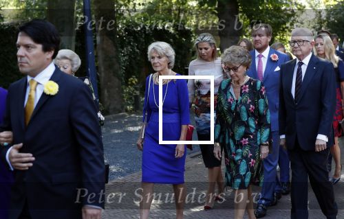 Den Haag 22 augustus 2019
Afscheidsdienst voor prinses Christina op paleis Noordeinde en de koninklijke stallen.
Aanwezig haar Kinderen Bernardo, Nicolas en Juliana alsmede prinses Beatrix prinses Irene prinses Margriet mr Pieter v Vollenhoven Koning Willem Alexander koningin Maxima prinses Mabel prins Constantijn Prinses laurentien en hun kinderen Leonore Claus Casimir Eloise   Prins Carlos  prinses Annemarie prinses Viktoria  Prins Jaime Prinses Carolina met man Albert Brenninkmeijer prinses Margarita met man Tjalling ten cate Prins floris en Prinses Aimee Prins Maurits en Prinses Marilene Prins Pieter Christiaan en Prins Bernhard jr.
