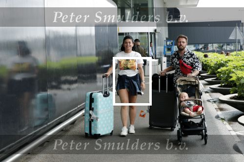 Schiphol 2 augustus 2019
Roxeanne Hazes op schiphol met partner Erik Zwennes en hun zoon Fender