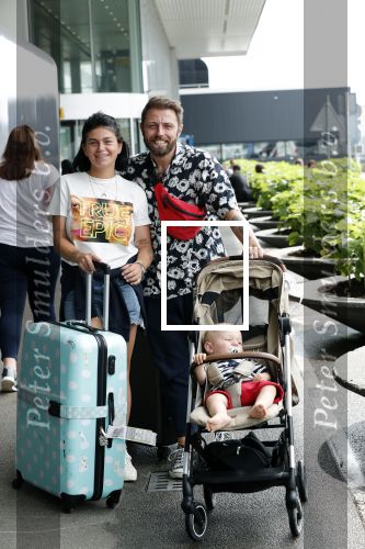 Schiphol 2 augustus 2019
Roxeanne Hazes op schiphol met partner Erik Zwennes en hun zoon Fender