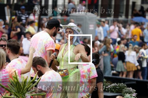 Amsterdam 3 augustus 2019
Gaypride in de grachten van Amsterdam.
Roxeanne Hazes met partner Erik Zwennes