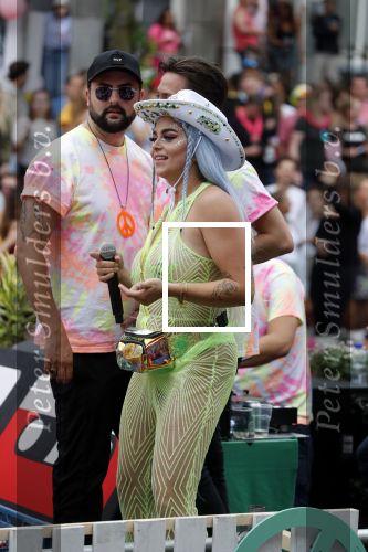 Amsterdam 3 augustus 2019
Gaypride in de grachten van Amsterdam.
Roxeanne Hazes met partner Erik Zwennes