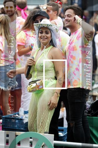 Amsterdam 3 augustus 2019
Gaypride in de grachten van Amsterdam.
Roxeanne Hazes met partner Erik Zwennes