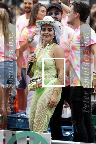 Amsterdam 3 augustus 2019
Gaypride in de grachten van Amsterdam.
Roxeanne Hazes met partner Erik Zwennes