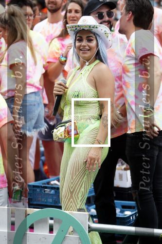 Amsterdam 3 augustus 2019
Gaypride in de grachten van Amsterdam.
Roxeanne Hazes met partner Erik Zwennes