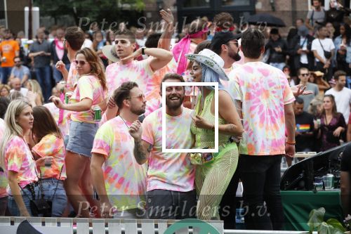 Amsterdam 3 augustus 2019
Gaypride in de grachten van Amsterdam.
Roxeanne Hazes met partner Erik Zwennes