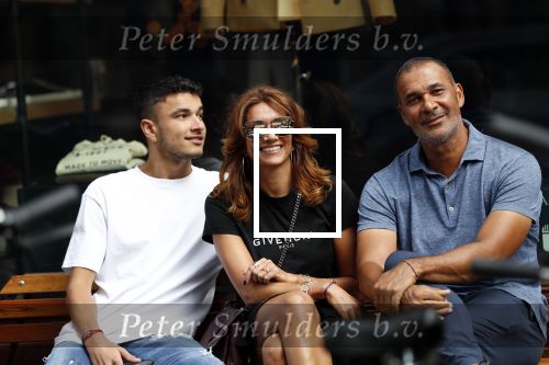 Amsterdam 30 augustus 2019
Ruud Gullit met zijn vriendin Karin de Rooij en haar zoon Nigel.