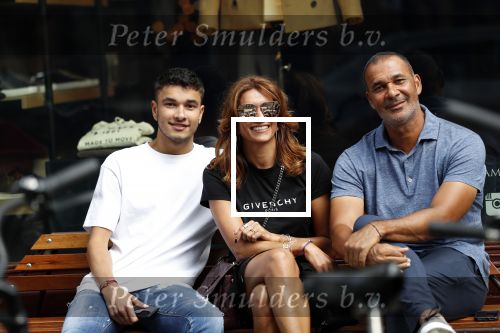 Amsterdam 30 augustus 2019
Ruud Gullit met zijn vriendin Karin de Rooij en haar zoon Nigel.