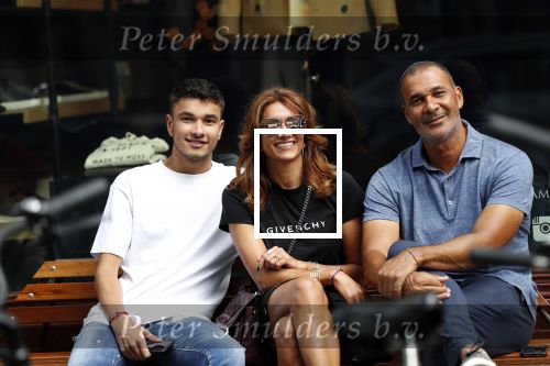 Amsterdam 30 augustus 2019
Ruud Gullit met zijn vriendin Karin de Rooij en haar zoon Nigel.